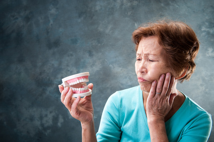 入れ歯にも汚れはつく